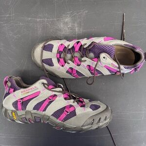 Merrell Women's Gray and Pink Athletic Shoes